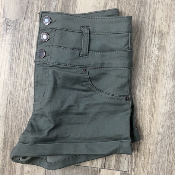 HighWaisted shorts - Picture 3 of 3